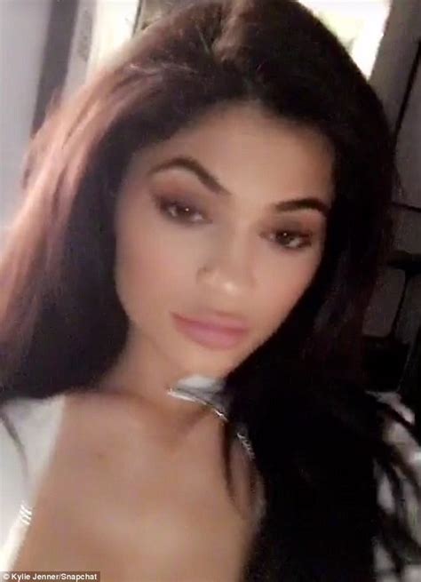 kylie jenner toned abs on full show at gigi hadid s 21st birthday daily mail online