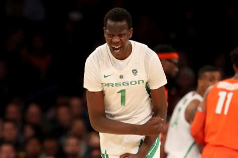 report oregon freshman bol bol   season  foot injury arizona desert swarm