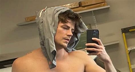 Grant Gustin Really Beefed Up In Between Seasons Of ‘the Flash – See