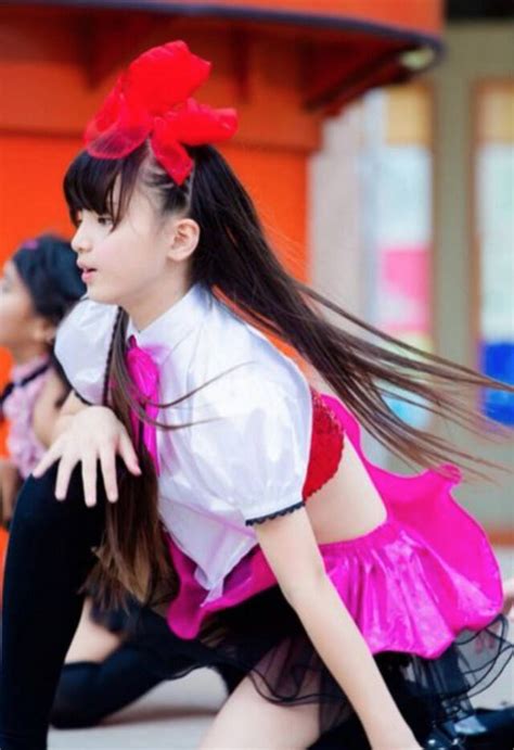 日本“小学生”女团走红 成熟性感风遭吐槽 手机凤凰网