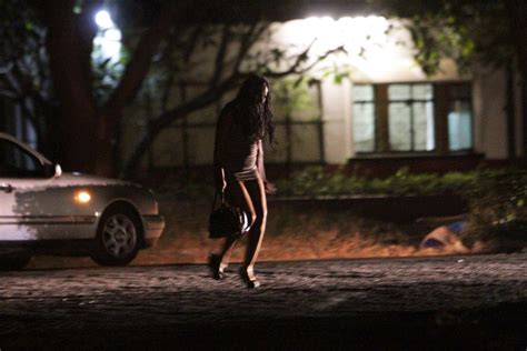 zimbabwe rules indiscriminately arresting women at night is illegal