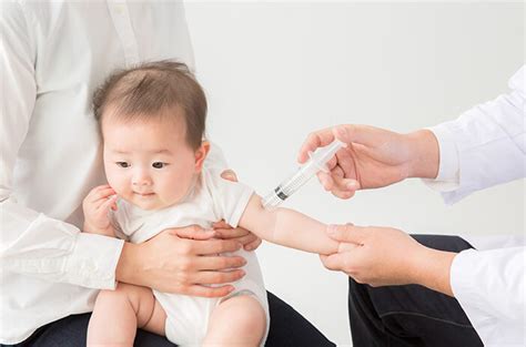 sharing pengalaman imunisasi anak  tengah pandemi carollines