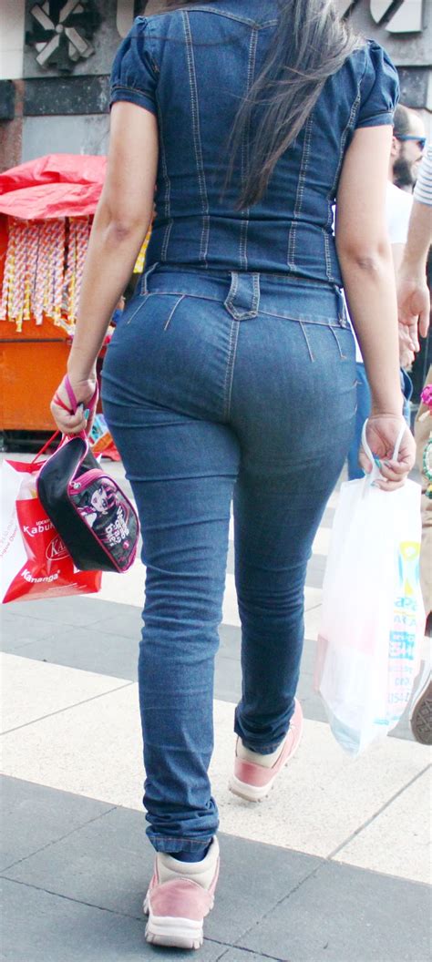 Latina Walking With Tight Jeans Showing Pawg Divine
