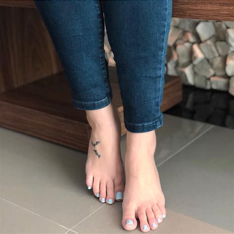 girls feet lover beautiful long toes luna
