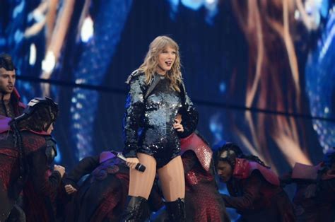 taylor swift s reputation tour is a glorious pop spectacle metro news