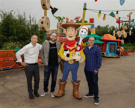 “toy Story 4” Voice Talent Filmmakers And Walk Around