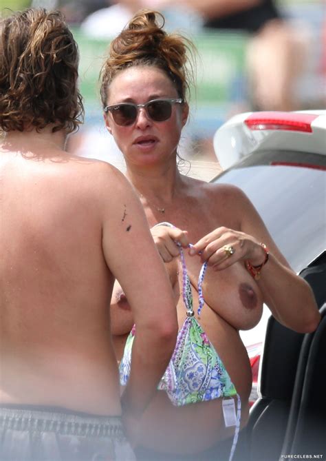 pregnant camilla franks caught by paparazzi topless