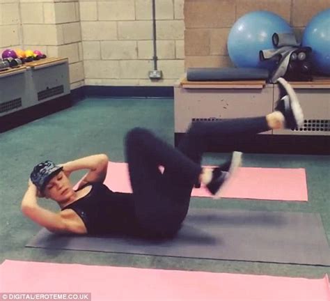 just do it jessie j tweets her make up free workout photos to inspire
