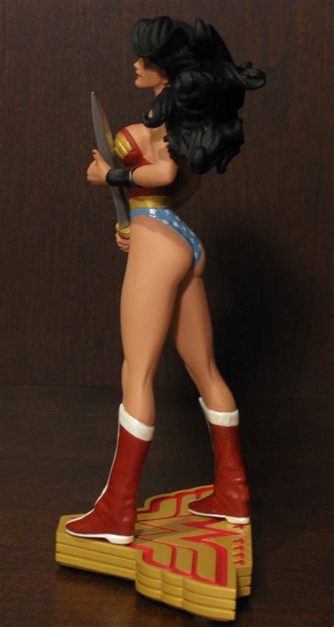The Toyseum Wonder Woman Adam Hughes Art Of War Statue