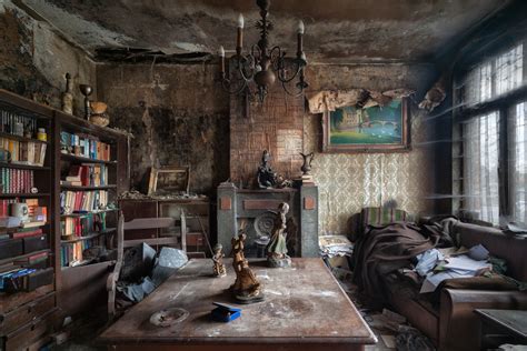 stunning abandoned homes  surprisingly full  life huffpost