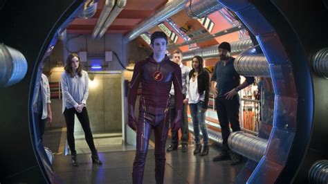 The Flash Reveals Season 2 Villain Barry Allen S New Love Interest