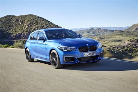 facelifted bmw  series revealed carscoza