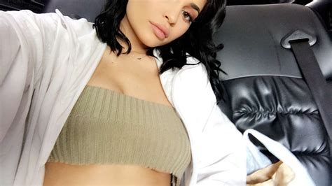 kylie jenner flashing her underboob in a tube top the fappening 2014 2019 celebrity photo leaks