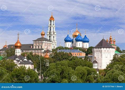 grote kloosters van rusland sergiev posad stock foto image  architectuur koepel
