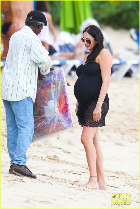 photo simon cowell shirtless beach stroll with pregnant girlfriend