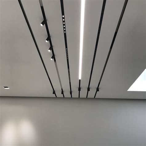 ceiling aluminum alloy   led magnetic track light