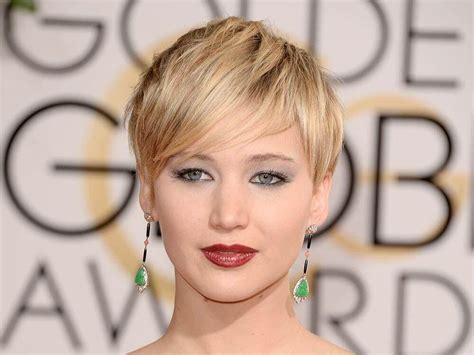 flattering short haircuts  oval faces   cute