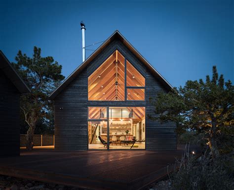 modern wooden cabin  renee del gaudio architecture