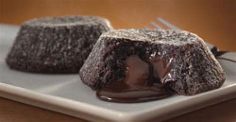 dominos adds chocolate lava crunch cakes nations restaurant news