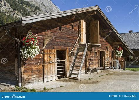 stalla nel tirolo fotografia stock immagine  rustic