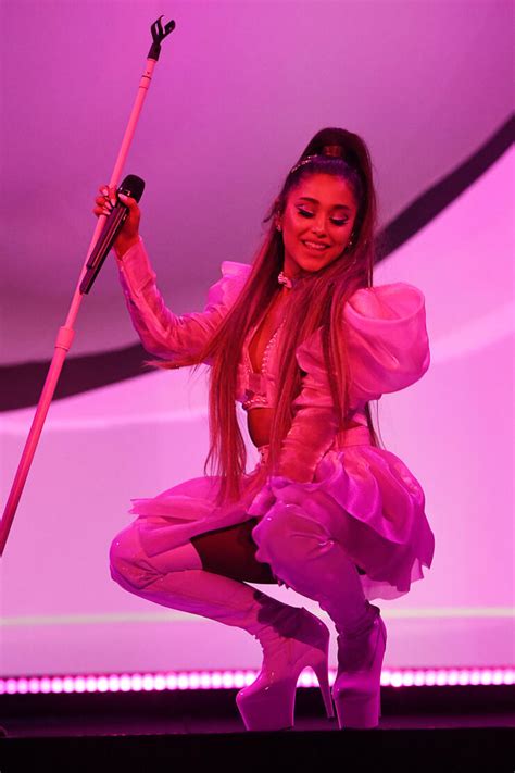 Ariana Grande S Sweetener Tour Kicks Off Iheartradio