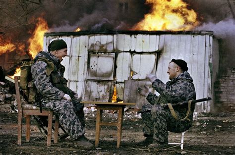 Russian Soldiers Have A Laugh During The Second Chechen War[1200x793