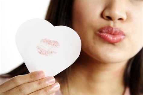 Gambar Gambar Orang Ciuman Bibir – Bonus