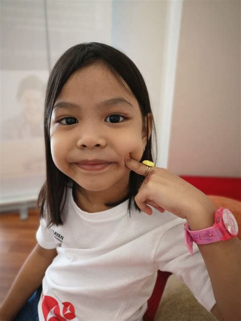 ️ Lovely Girl Showing Off Her Malayan English Academy