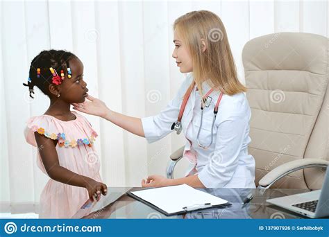 doctor examination girl