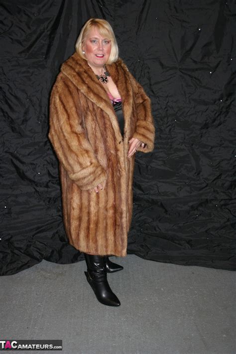 lexiecummings lexi and her fur coat pictures