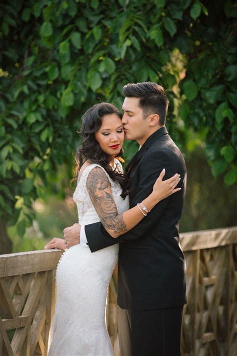 22 beautiful brides who showed off their tattoos with pride brides with tattoos bride