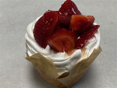 strawberry  cream cupcake potomac sweets