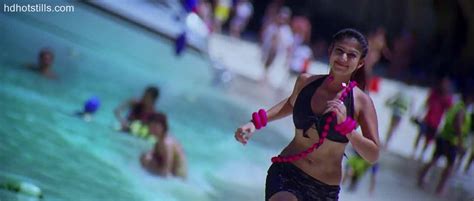 Nayanthara Hot Bikini Show Photos In Villu Indian Actress Wallpapers