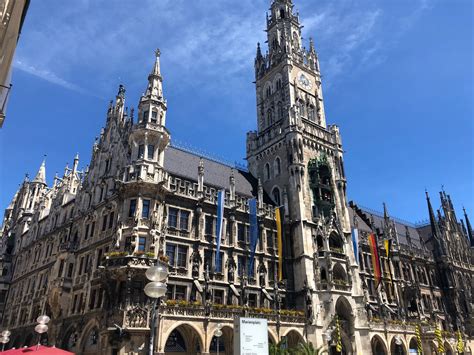 das neue rathaus und das glockenspiel rathaus outdooractivecom