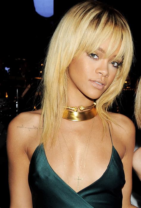 Rihanna Dyed Her Hair Platinum Blondeessence
