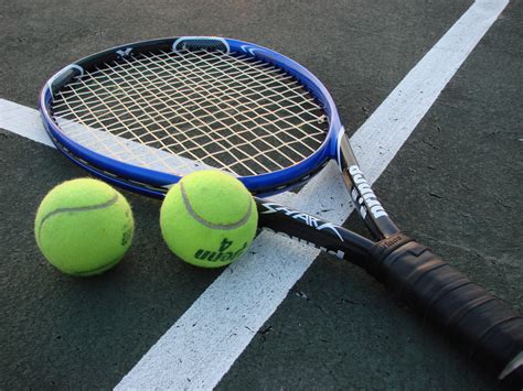 Ofbeeldienge Tennis Racket And Balls  Wikipedia
