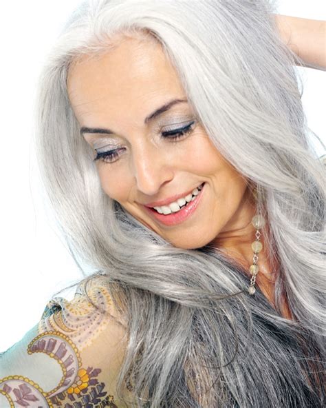 61 Year Old Model Absolutely Stuns The World Shares Her