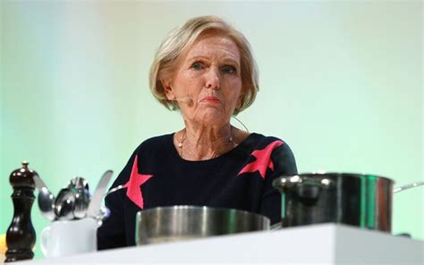 mary berry stuns fans  parting  agent  bake  cracks america