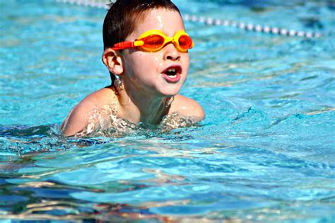 ways   swimming lessons  kids fun aquamobile swim school