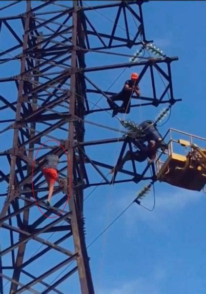 乌克兰16岁少年爬上高压电线塔自拍 不幸触电身亡 尼古拉 新浪新闻