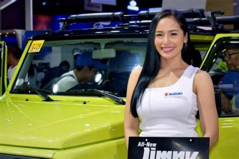 [10 images] the hottest car show girls at mias 2019