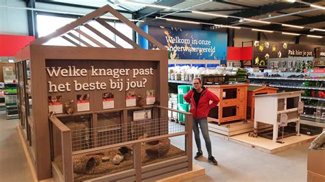 boerenbond en pets place openen de nieuwe winkel op het kvl terrein  oisterwijk foto