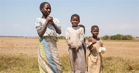 Au Malawi Les Familles Envoient Leurs Jeunes Filles Dans Des « Camps D