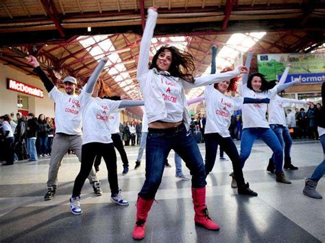 flash mob the latest trend in india hindustan times