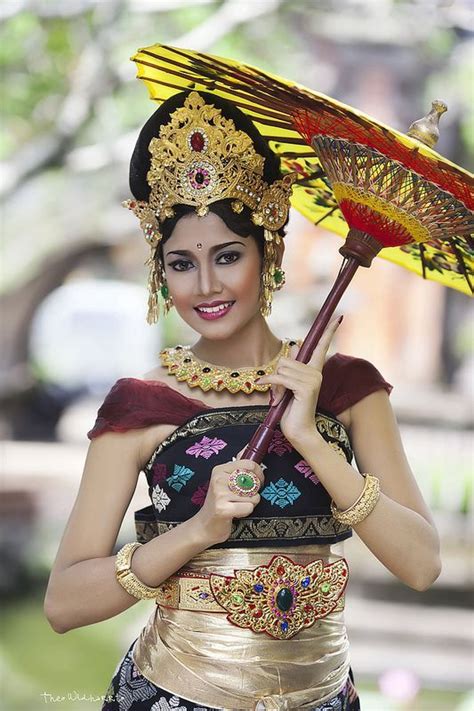 bali asian woman asian girl folk costume costumes costume ethnique beautiful people foto