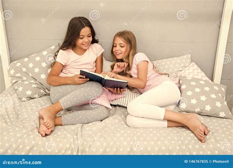 girls friends  sisters lay bed read book  kids prepare