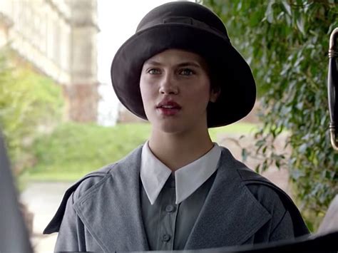 what the stars of downton abbey look like in real life