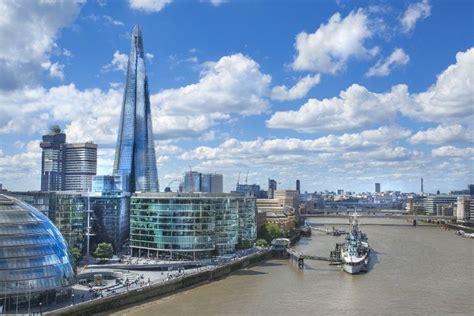 emblem  modern london  shard   spectacular glass spire