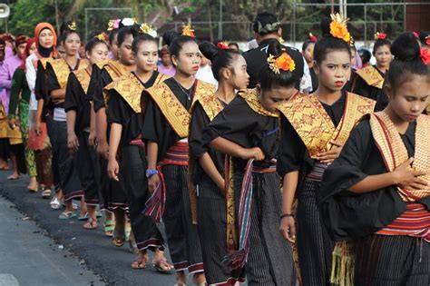pakaian adat lambung khas lombok tengah lombok atraktif