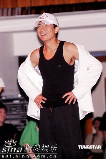 andylausounds andy showed off abdominal muscles in taiwan press conference